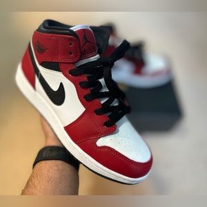 Custom Chicago Air Jordan Mid (GS) Size 6Y (Style # 554725-069)